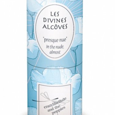 Les Divines Alcôves: Presque Nue / In The Nude Almost
